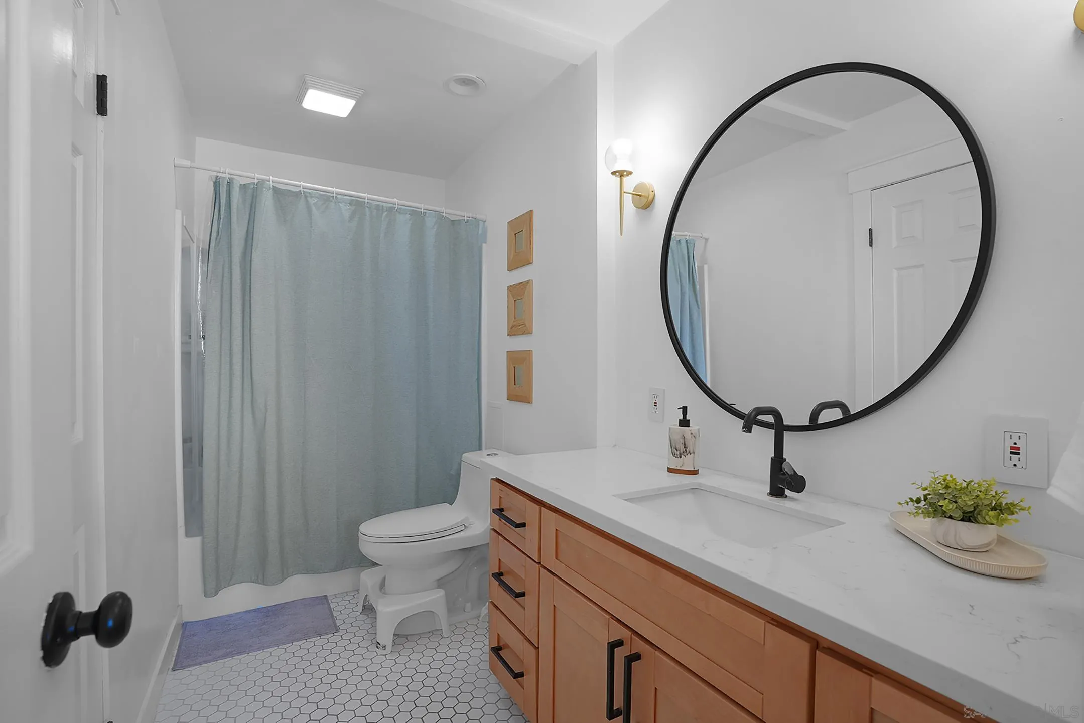 6930 Hyde Park Dr Unit 218