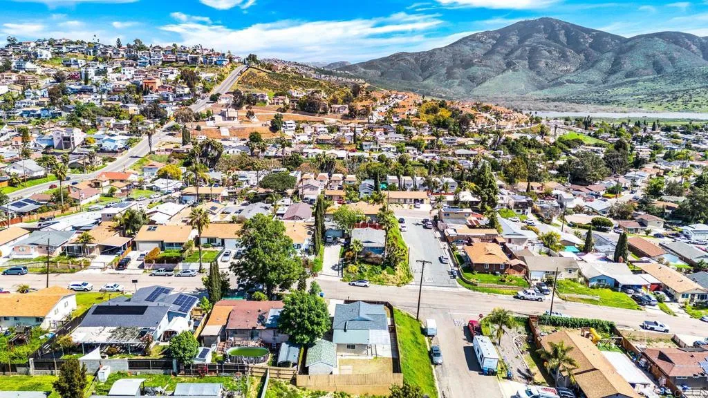 904 La Presa Avenue