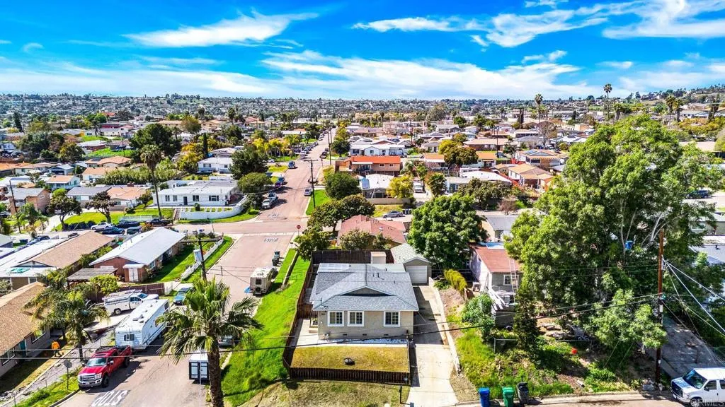 904 La Presa Avenue