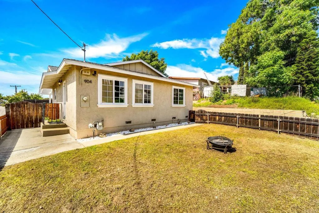904 La Presa Avenue