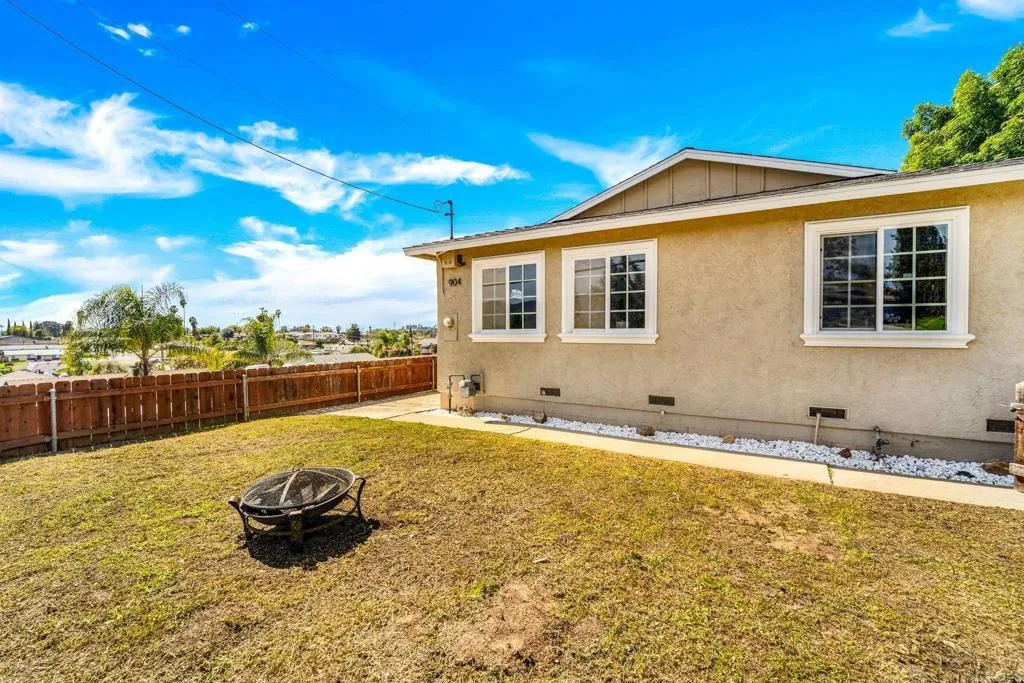 904 La Presa Avenue