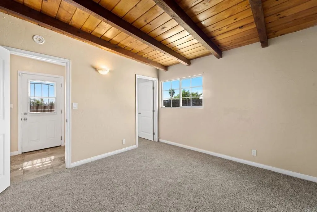 904 La Presa Avenue