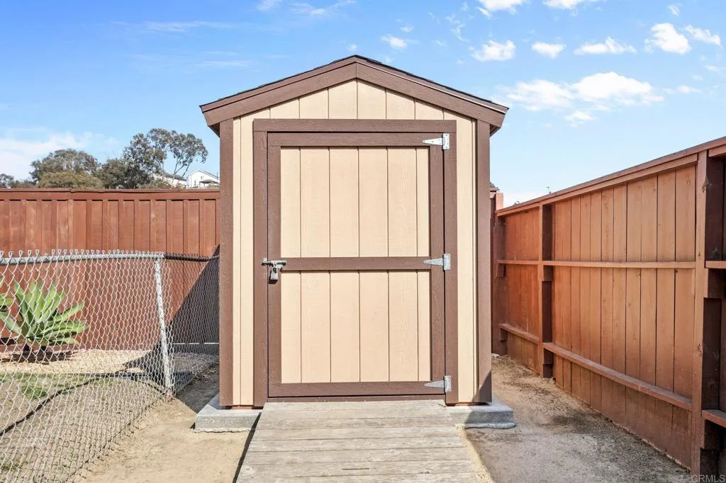 6415 Hayward Way
