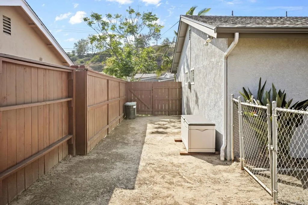 6415 Hayward Way