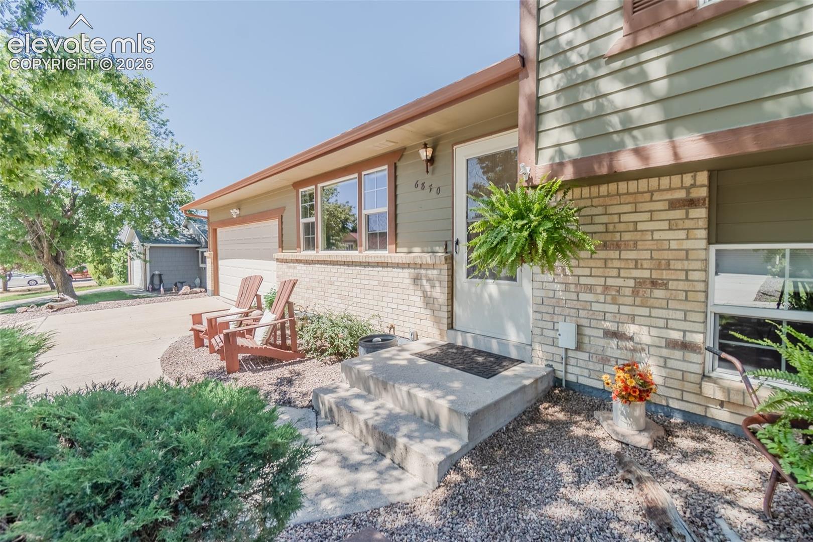 6870 Riverwood Lane