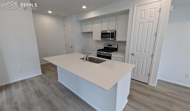 2482 Vanhoutte View