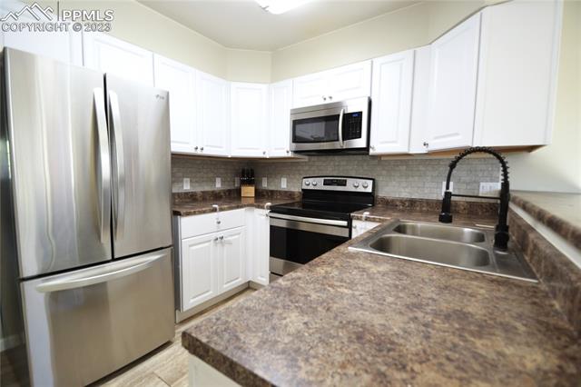 4262 Charleston Drive