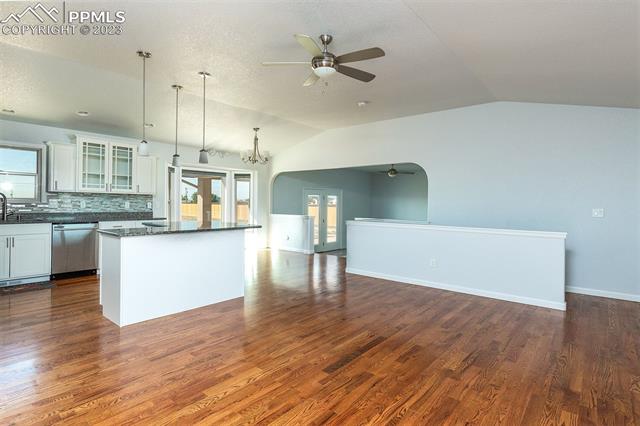 1552 E Escondido Drive