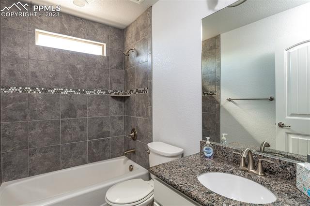 1552 E Escondido Drive