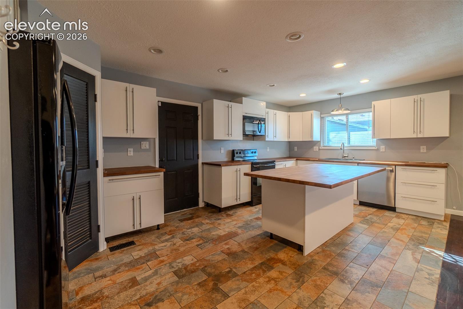 816 S Circle Drive