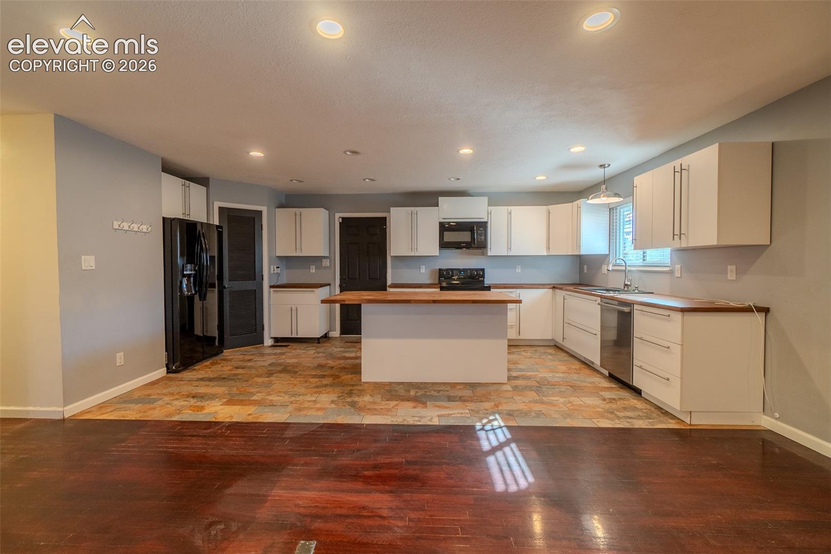 816 S Circle Drive