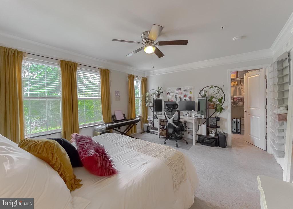 45407 Englewood Way
