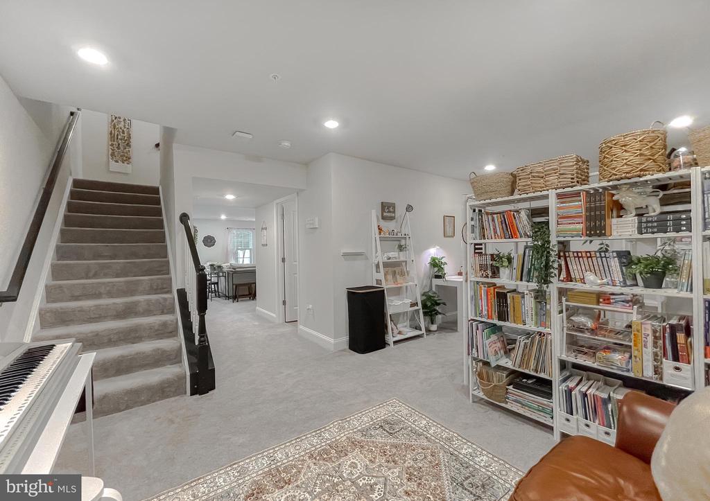 45407 Englewood Way