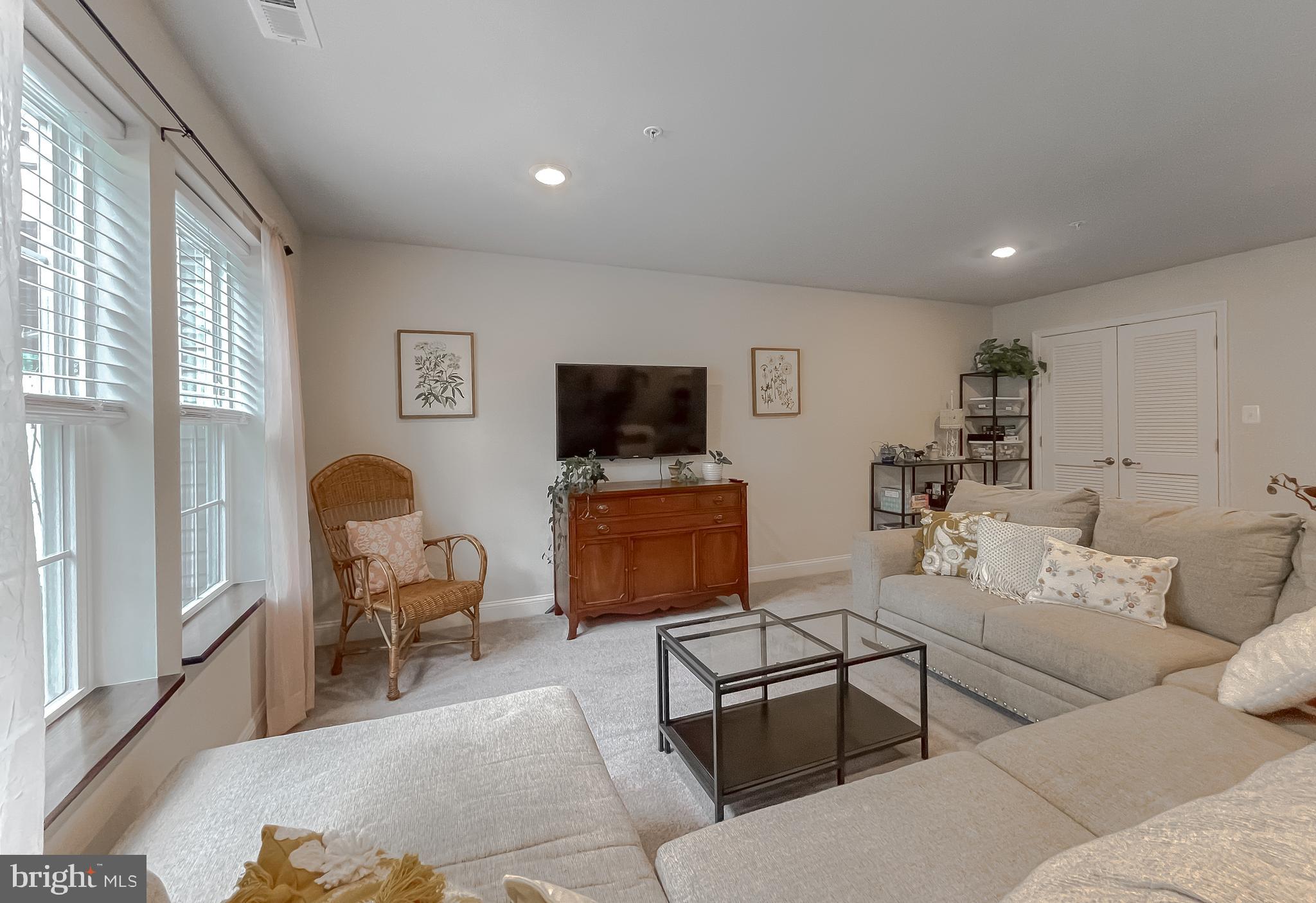 45407 Englewood Way