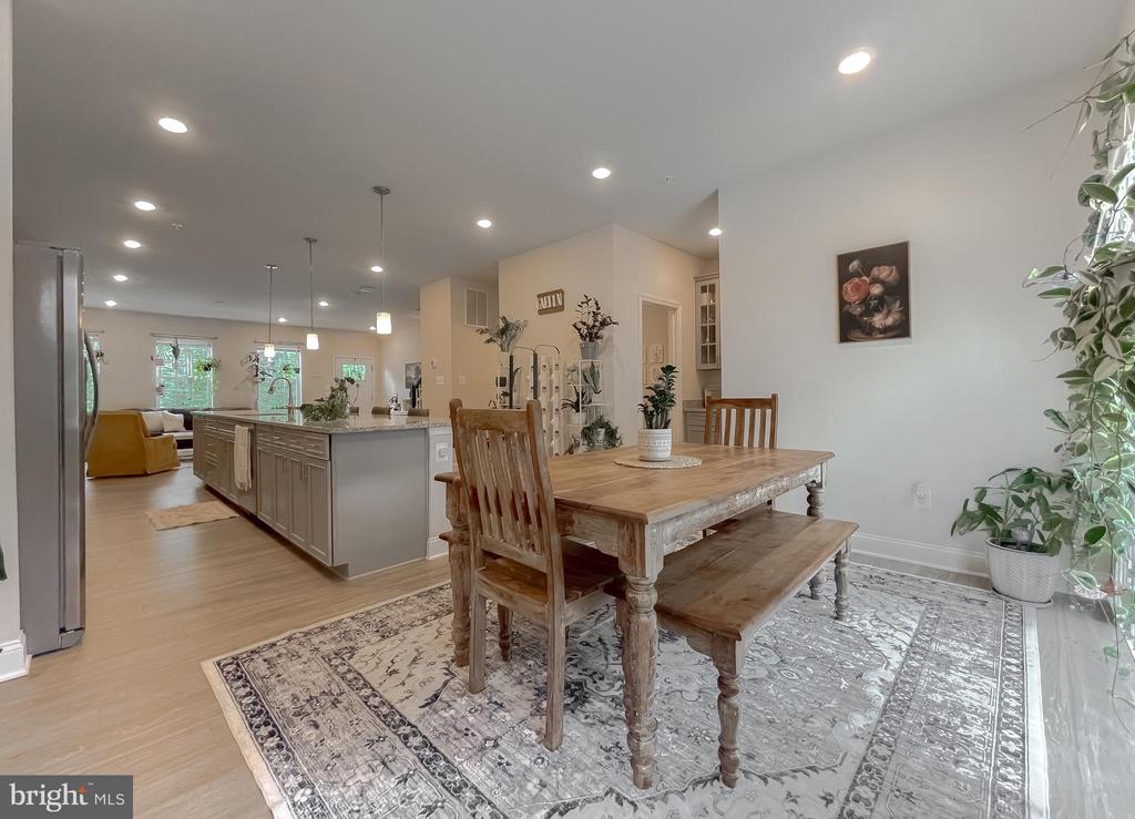 45407 Englewood Way