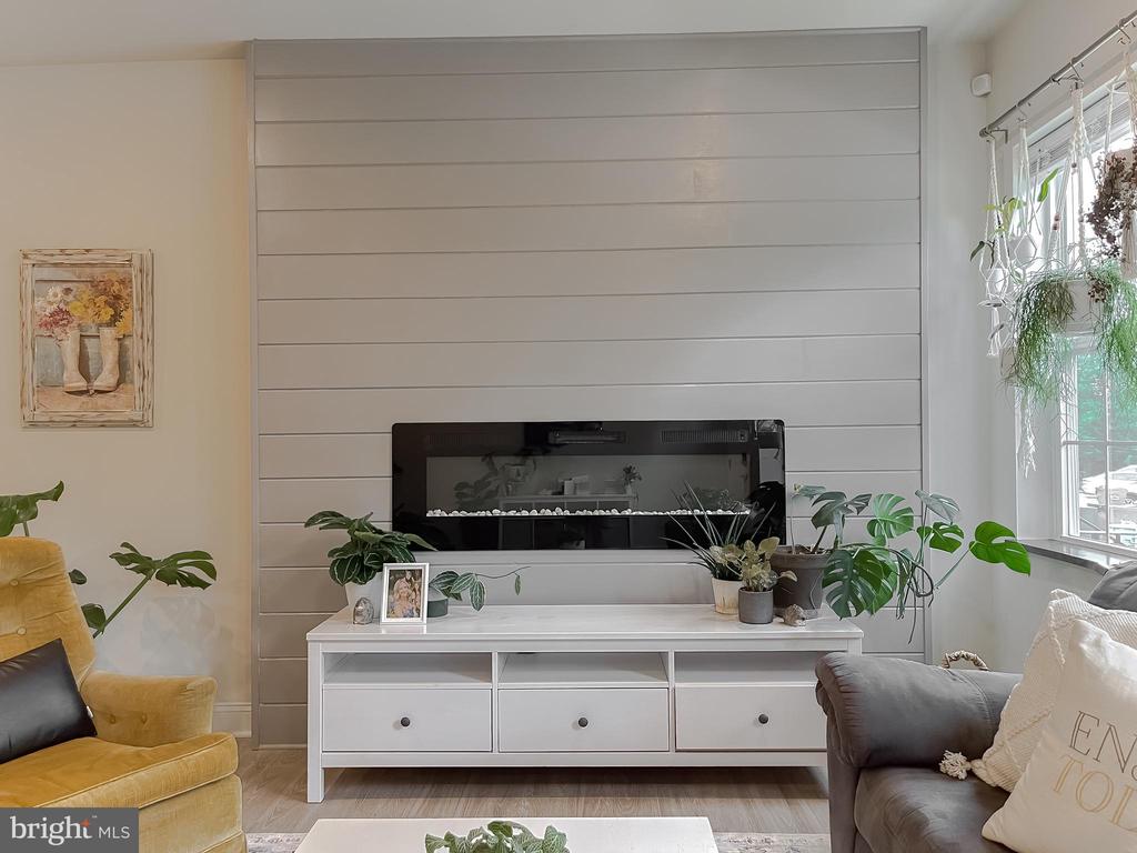 45407 Englewood Way