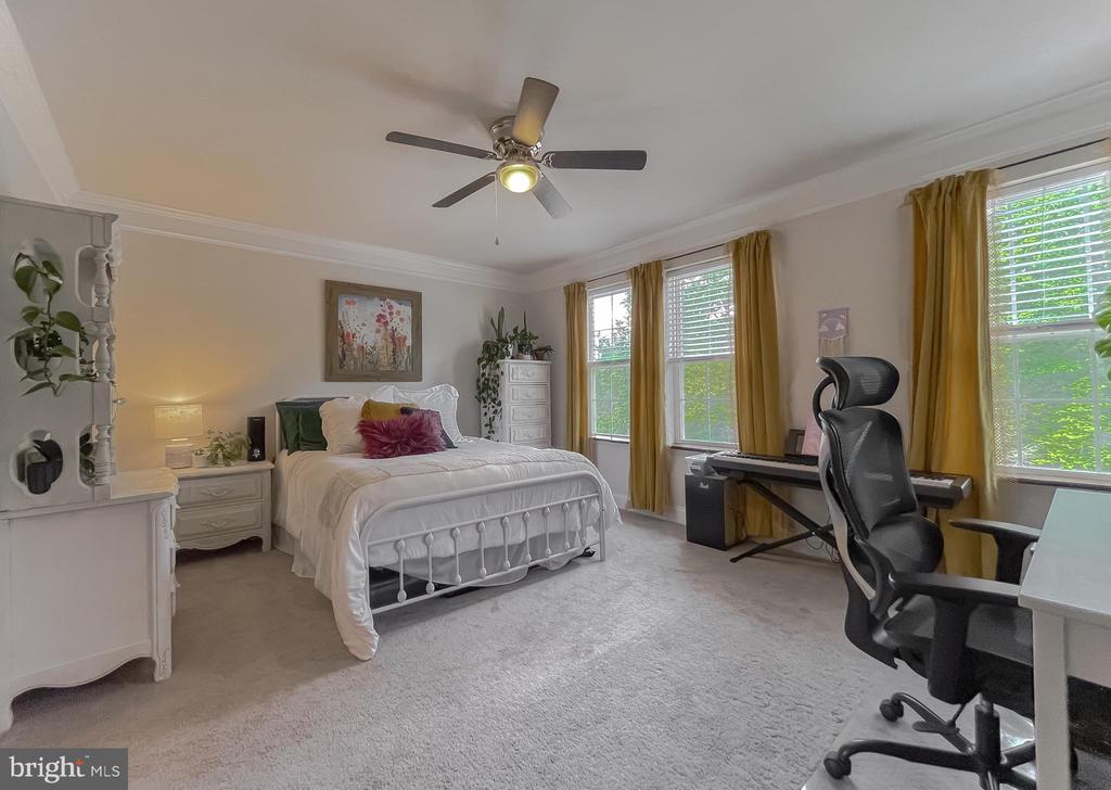 45407 Englewood Way