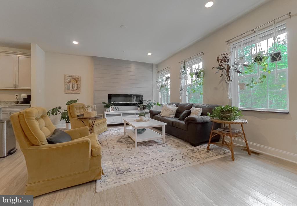 45407 Englewood Way