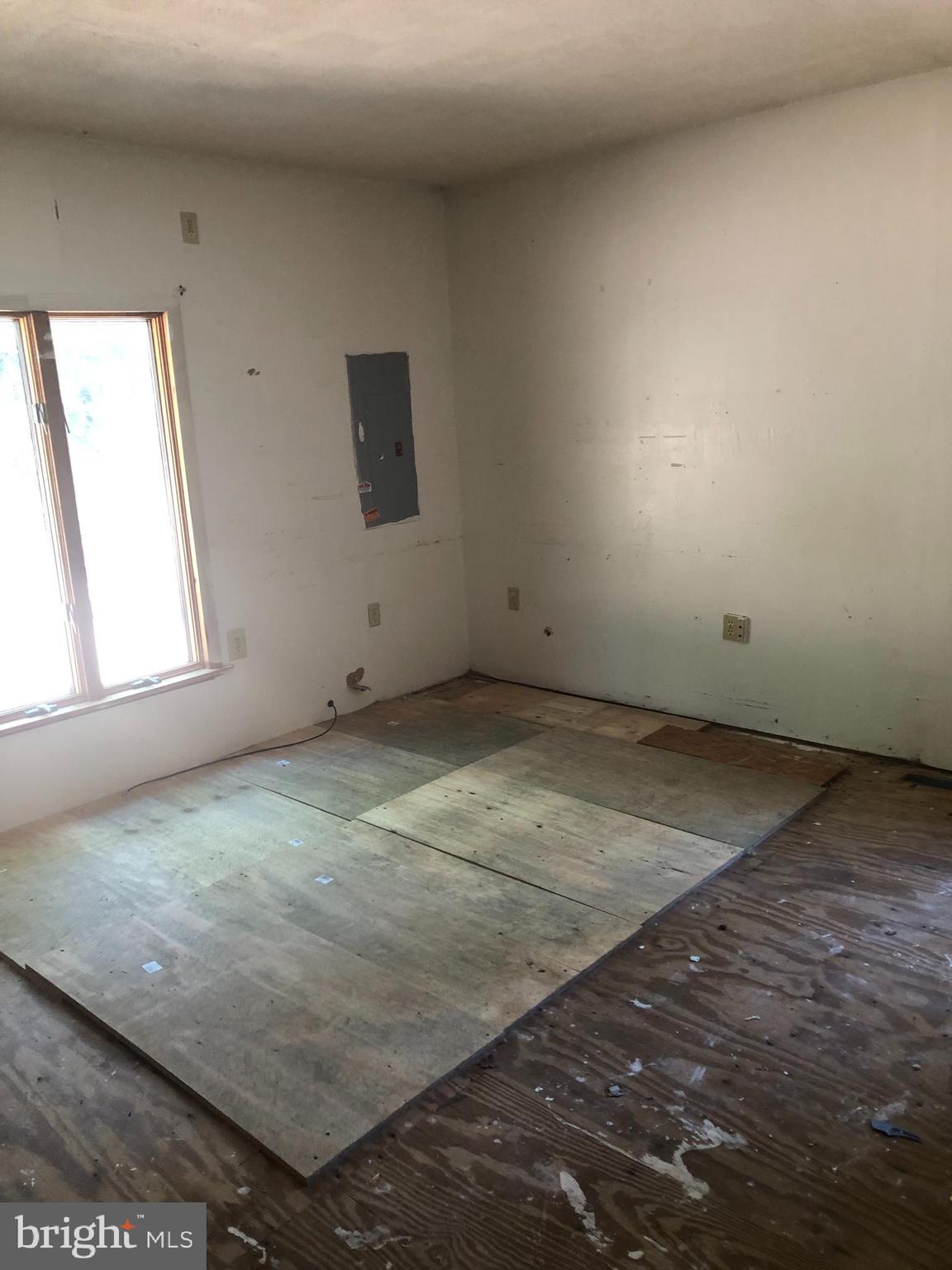 44471 Hawks Nest Estate Ln