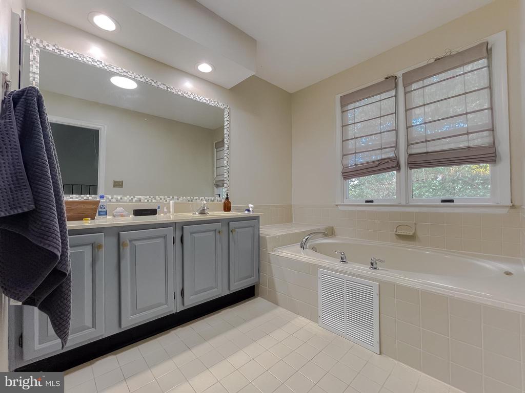 40407 Breton View Dr
