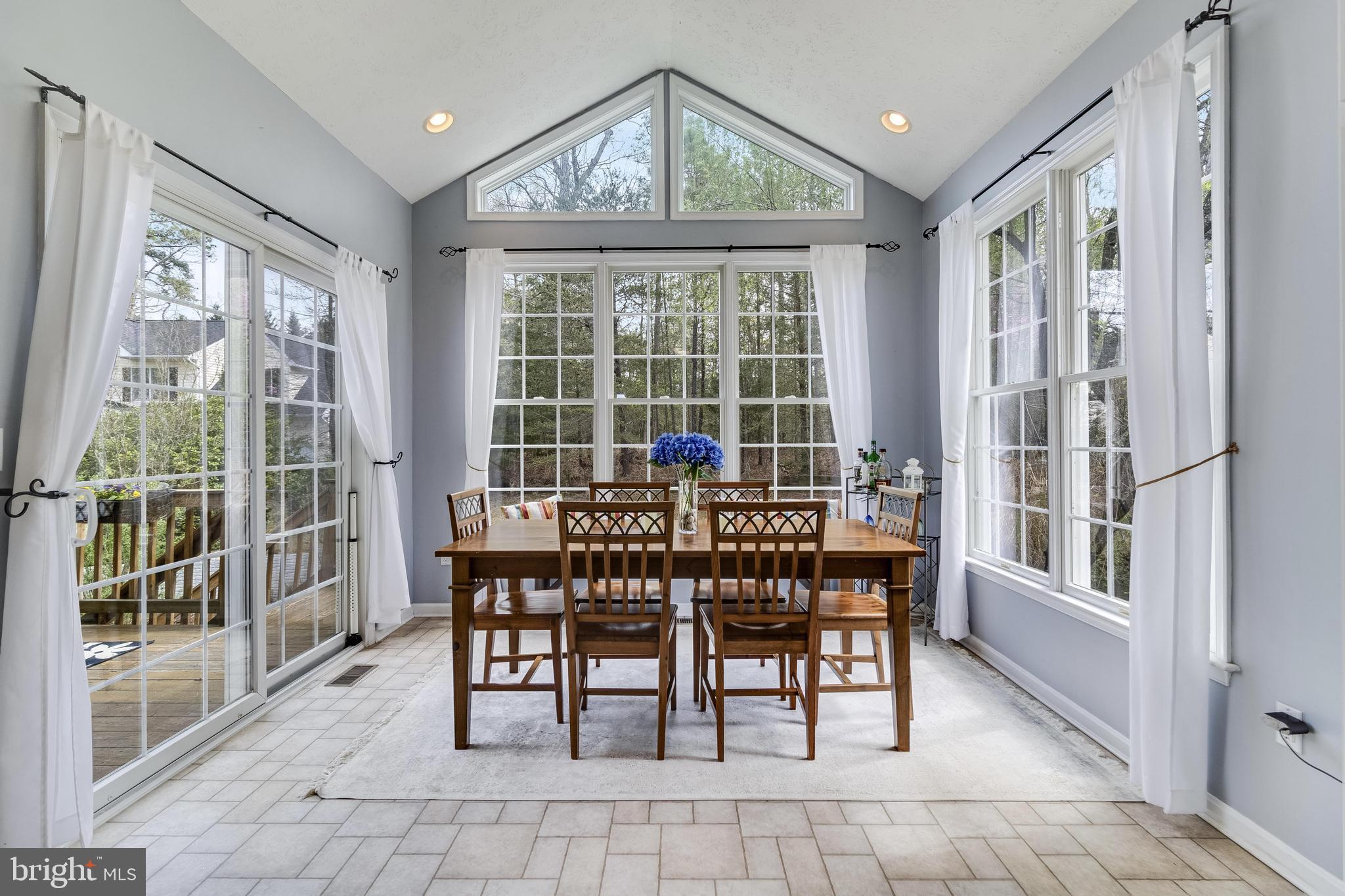 23274 Willow Creek Ln