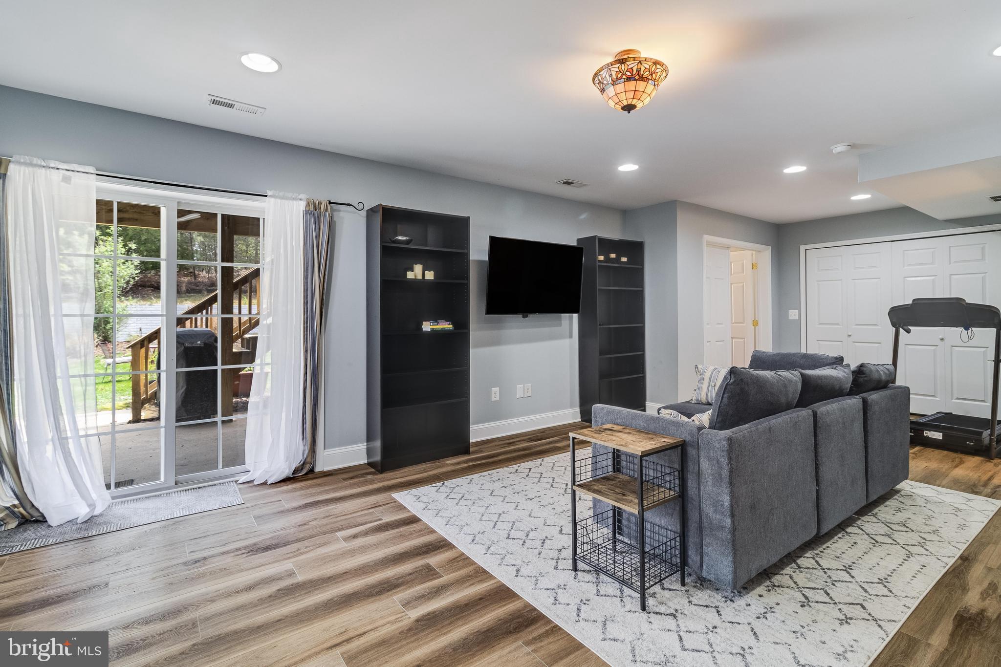 23274 Willow Creek Ln