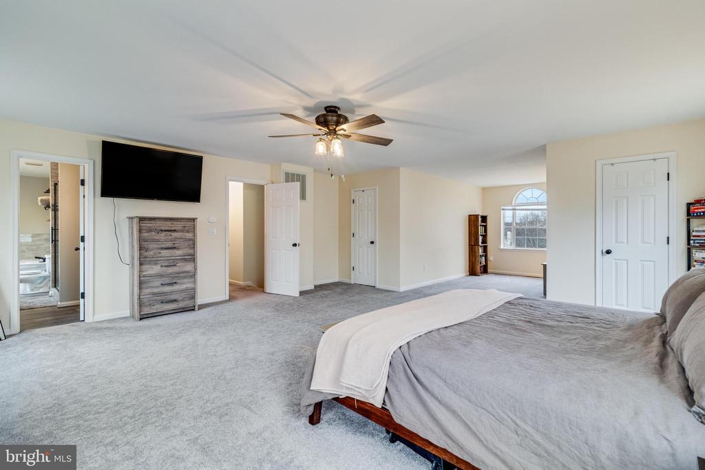 21027 HUNTING QUARTER DRIVE