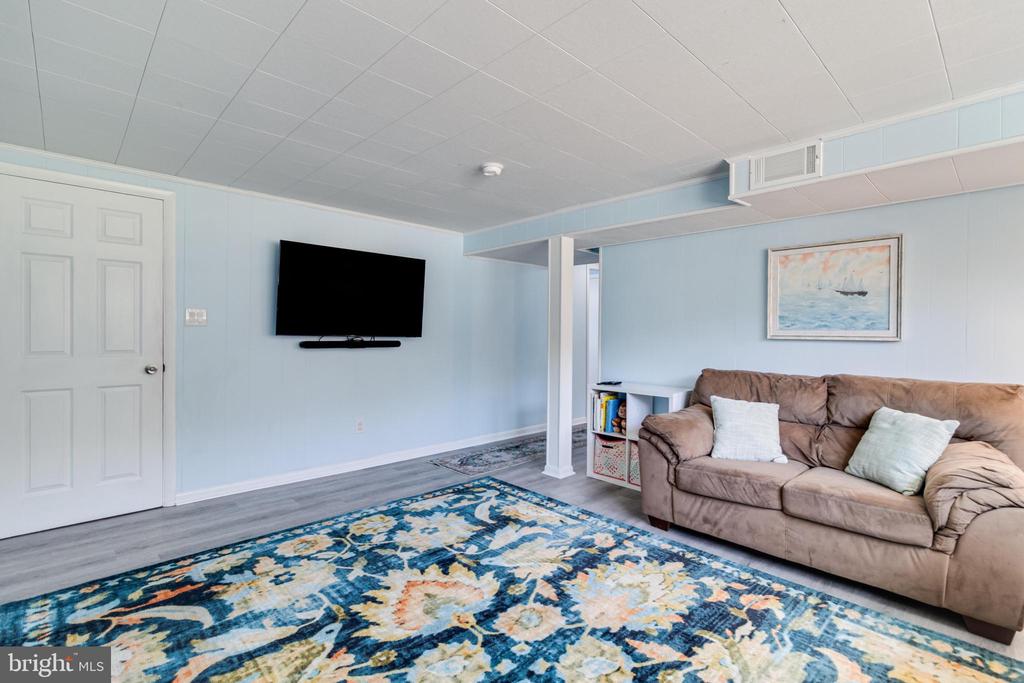 21807 POTOMAC VIEW DRIVE