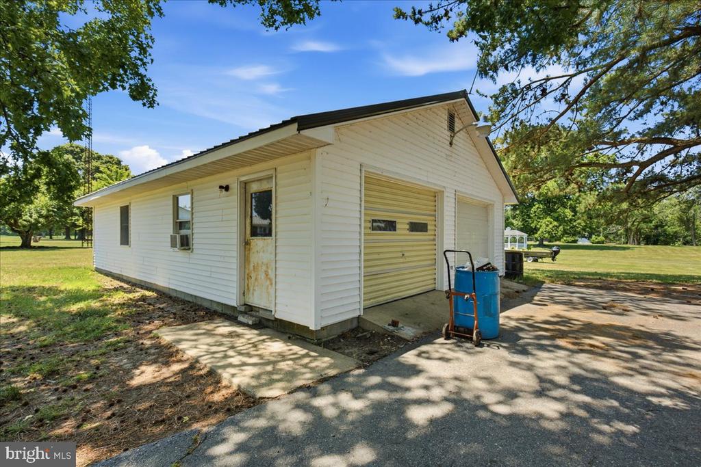 17041 CIRCLE LANE