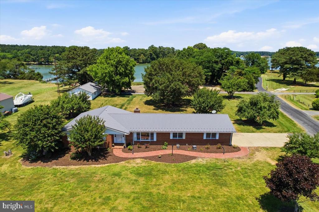 17041 CIRCLE LANE