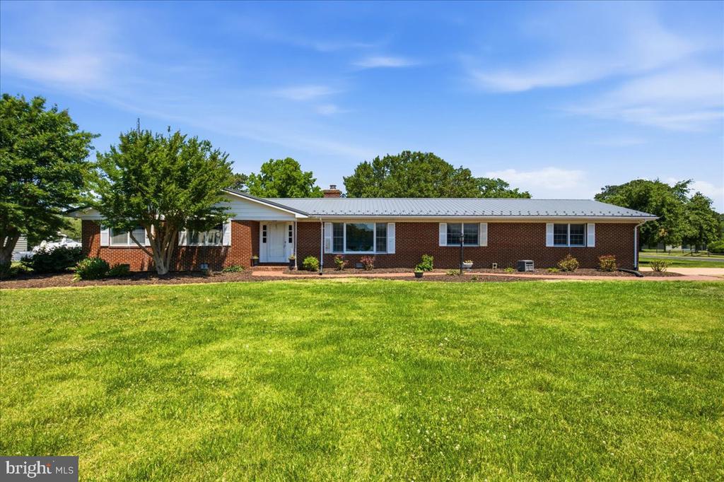 17041 CIRCLE LANE