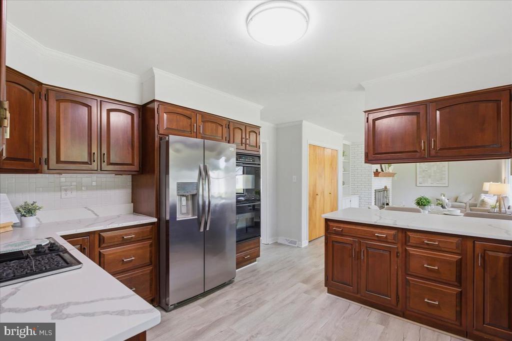 17041 CIRCLE LANE
