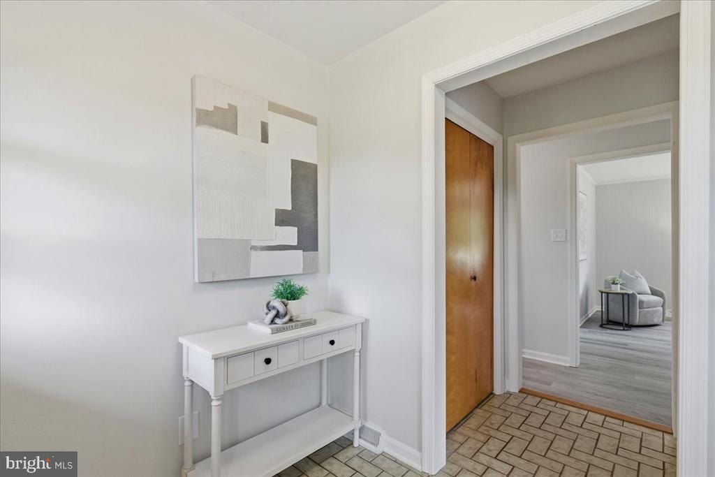17041 CIRCLE LANE