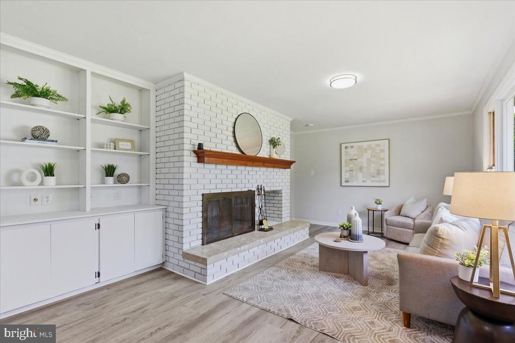 17041 CIRCLE LANE