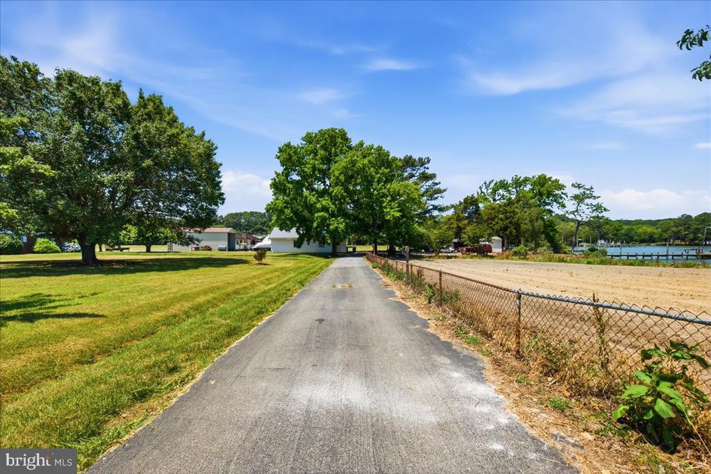 17041 CIRCLE LANE