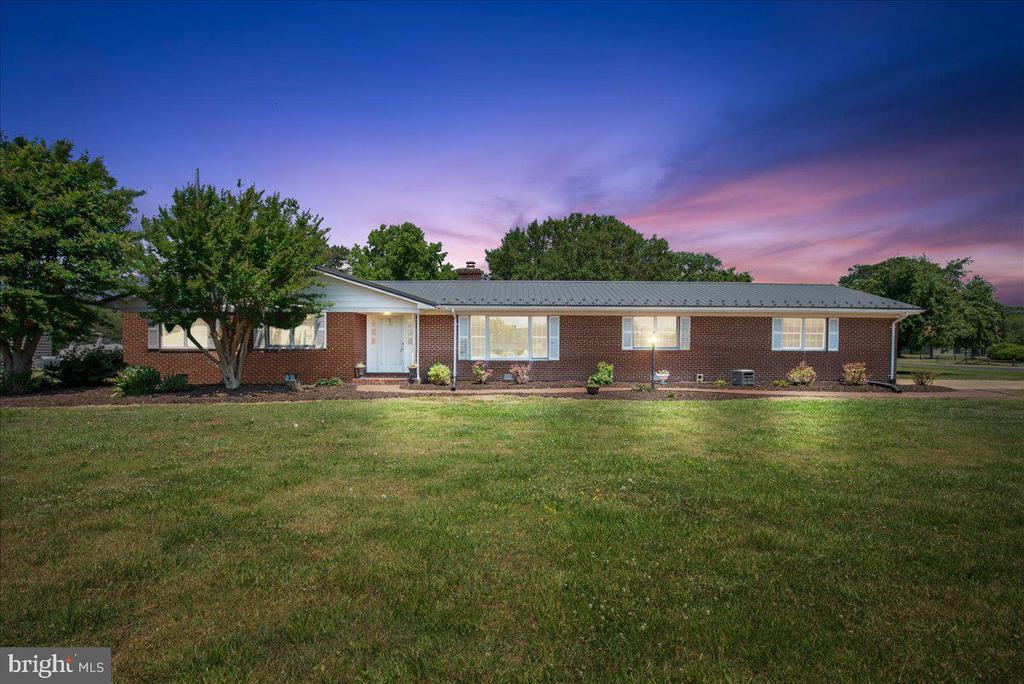 17041 CIRCLE LANE