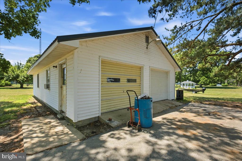 17041 CIRCLE LANE