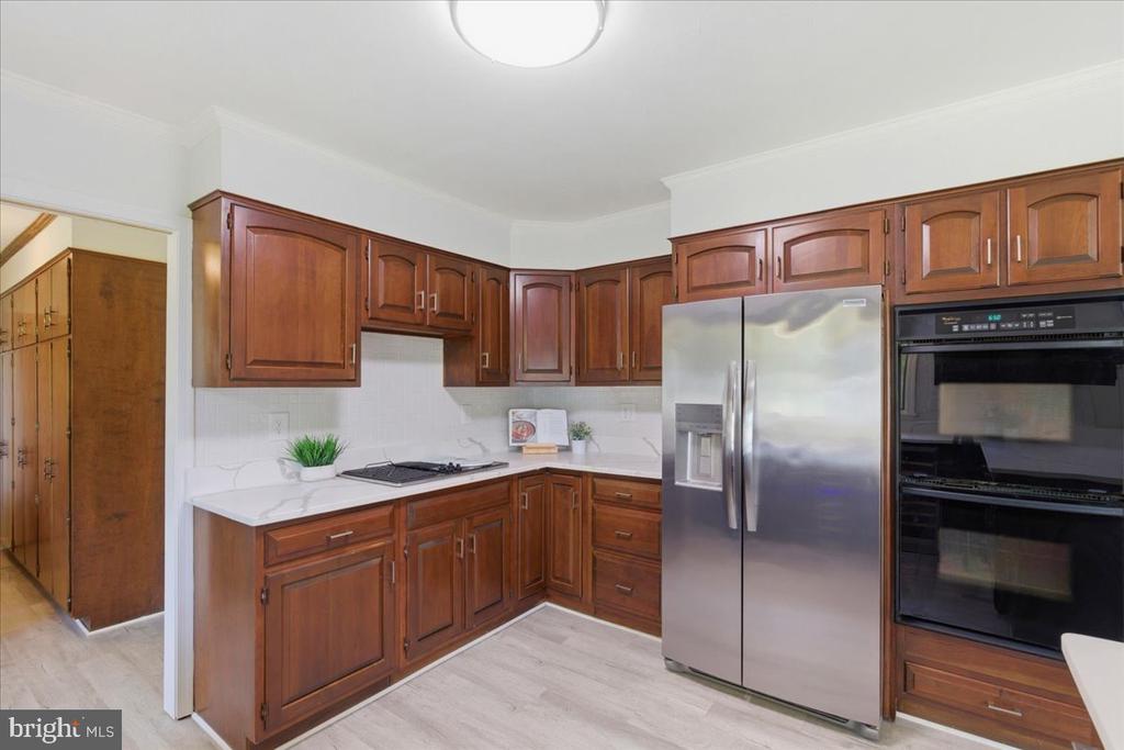 17041 CIRCLE LANE