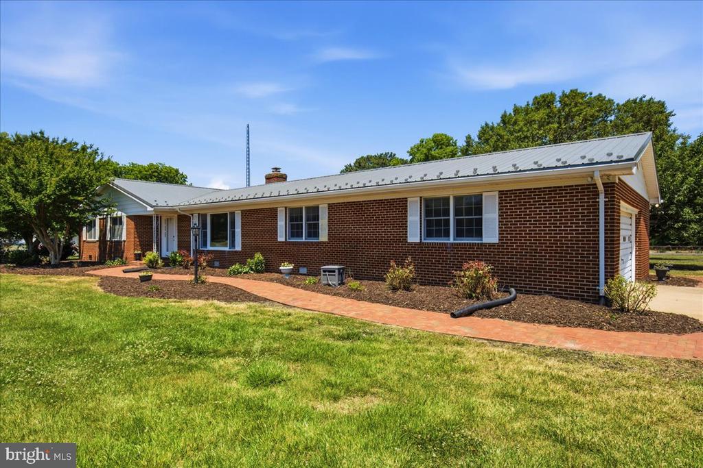 17041 CIRCLE LANE