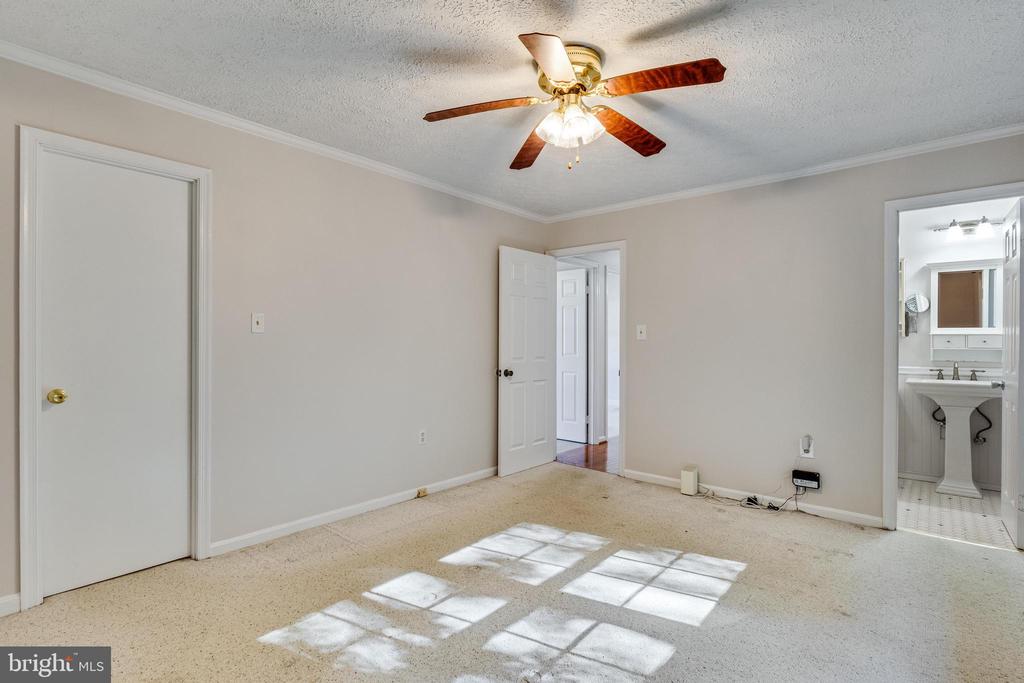 26875 REDGATE DRIVE