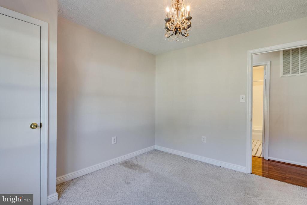 26875 REDGATE DRIVE