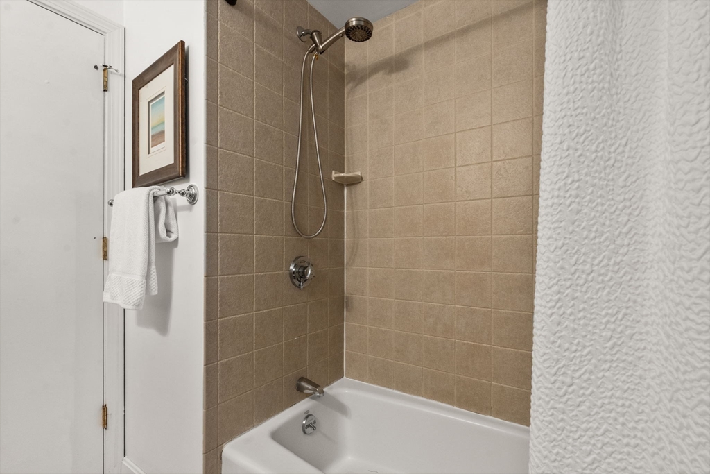 37-39 Thurston Rd # 1