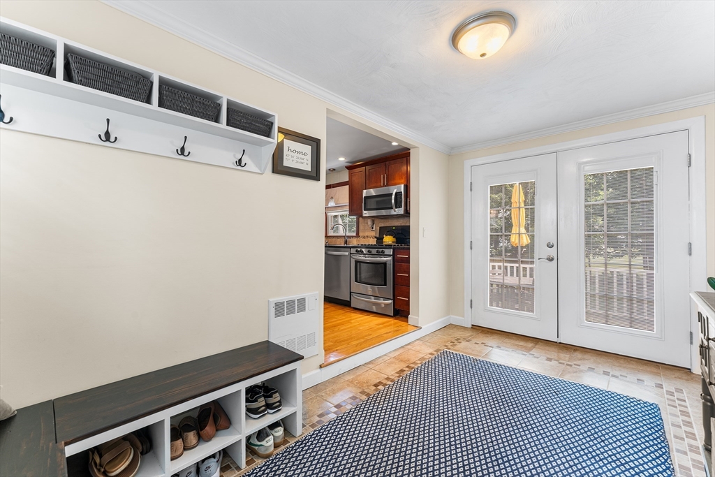 22 Sanderson Ave