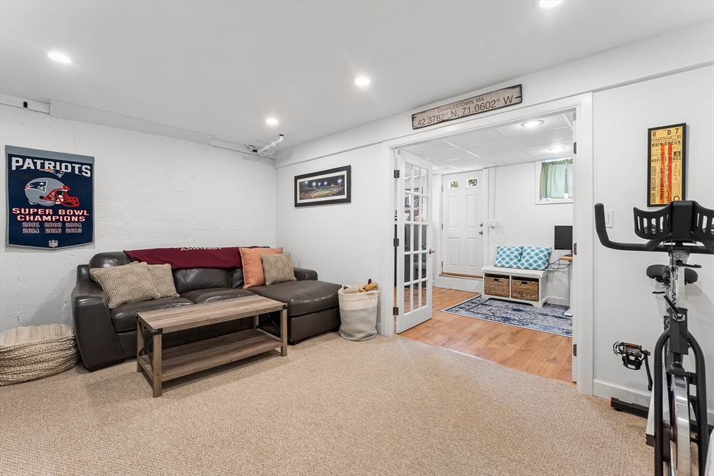 22 Sanderson Ave