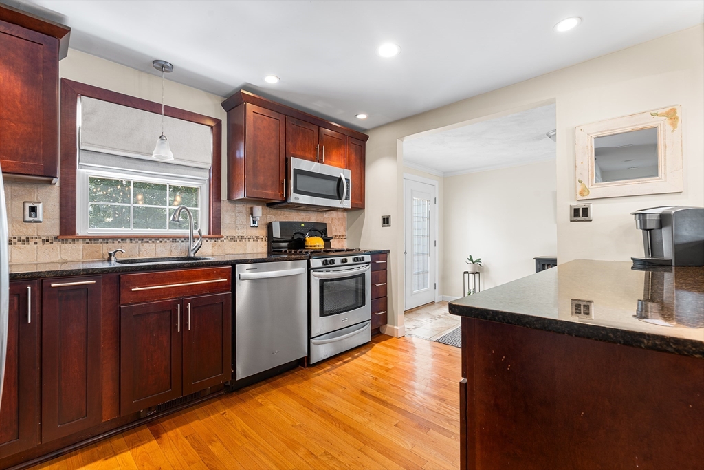 22 Sanderson Ave