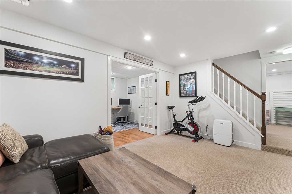 22 Sanderson Ave