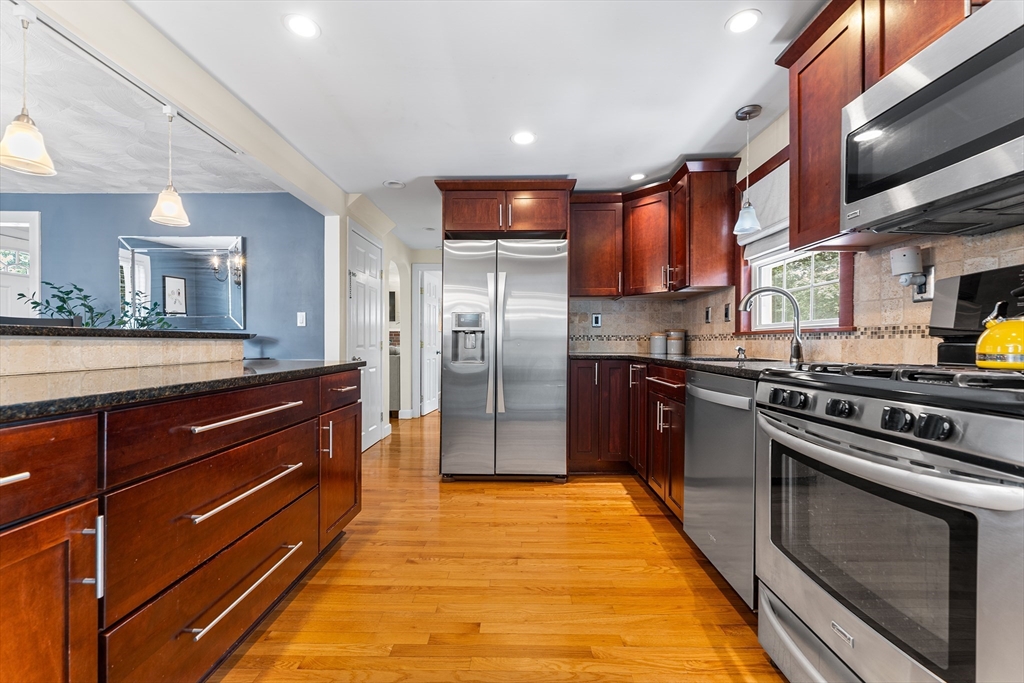 22 Sanderson Ave