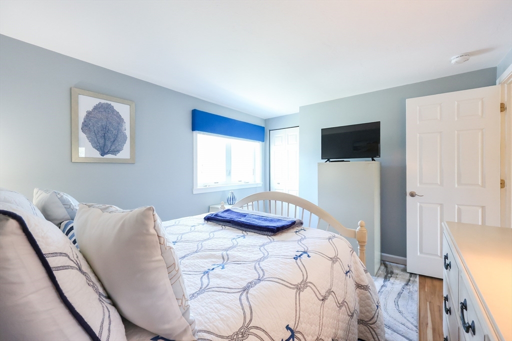 539 White Cliff Dr. Unit: End