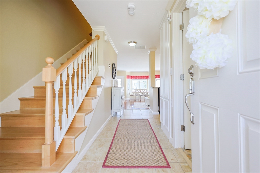 539 White Cliff Dr. Unit: End