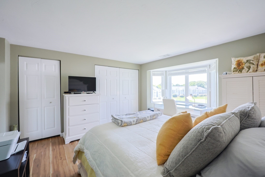 539 White Cliff Dr. Unit: End